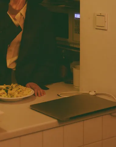 Membre Ballad Club dans une cuisine partagée